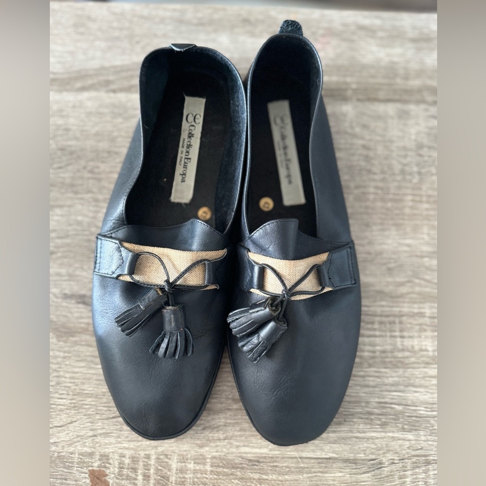 Elegant Black Leather Loafers with Tassels